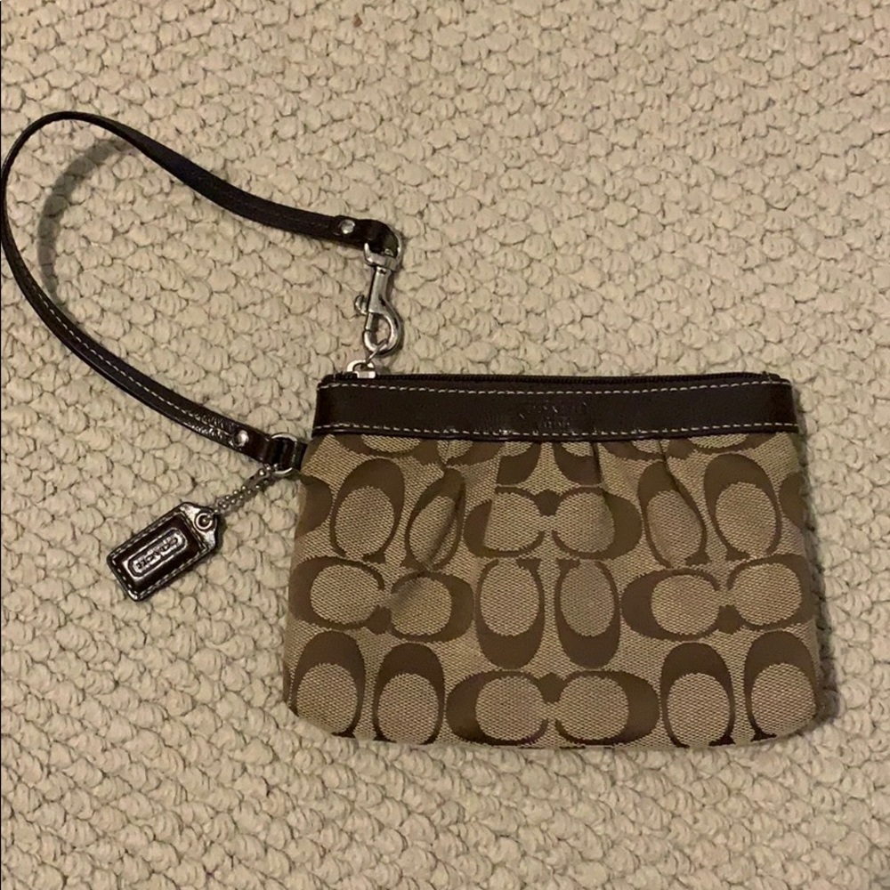Coach wristlet *perfect condition, barley used*
